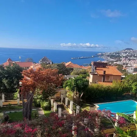 Elegant And Relaxing Seaview With Pool דירה