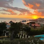 Elegant And Relaxing Seaview With Pool شقة