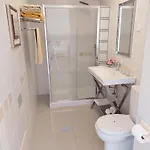 Elegant And Relaxing Seaview With Pool شقة