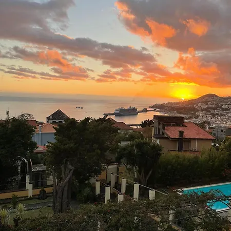 Elegant And Relaxing Seaview With Pool Апартаменты