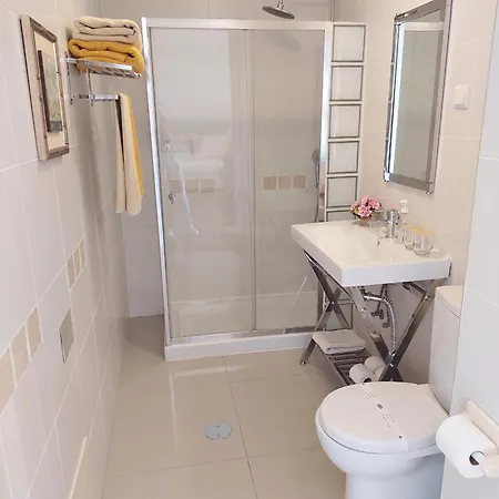 Elegant And Relaxing Seaview With Pool Apartman